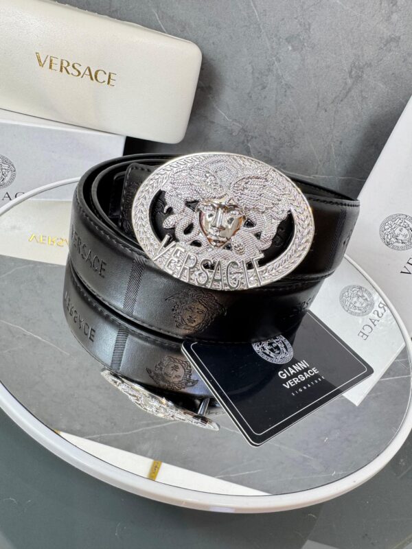 IMG-20250521-WA0191 Correa VERSACE