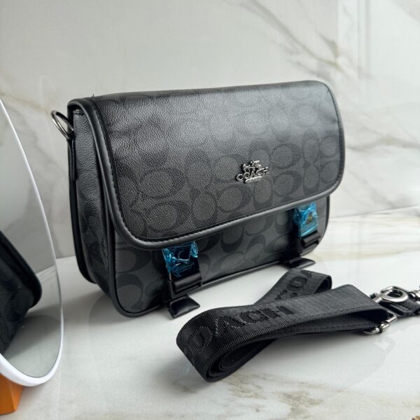 Morral COACH