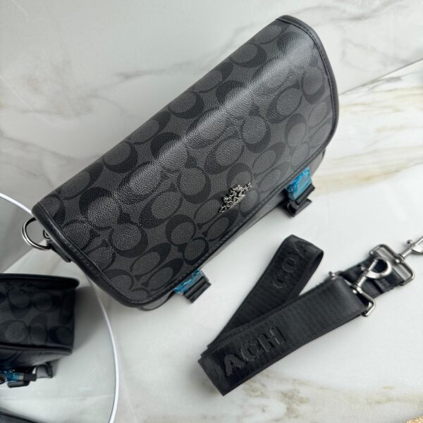 Morral COACH