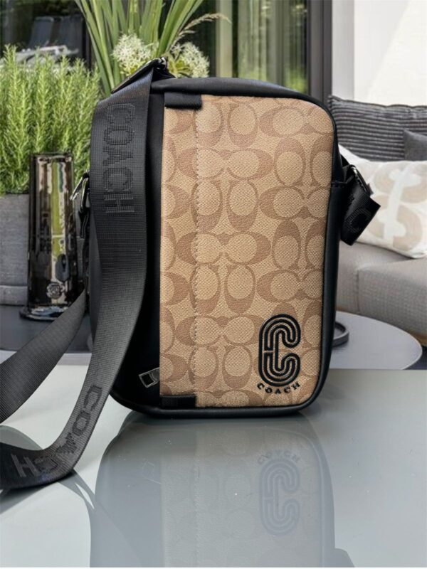 Morral COACH