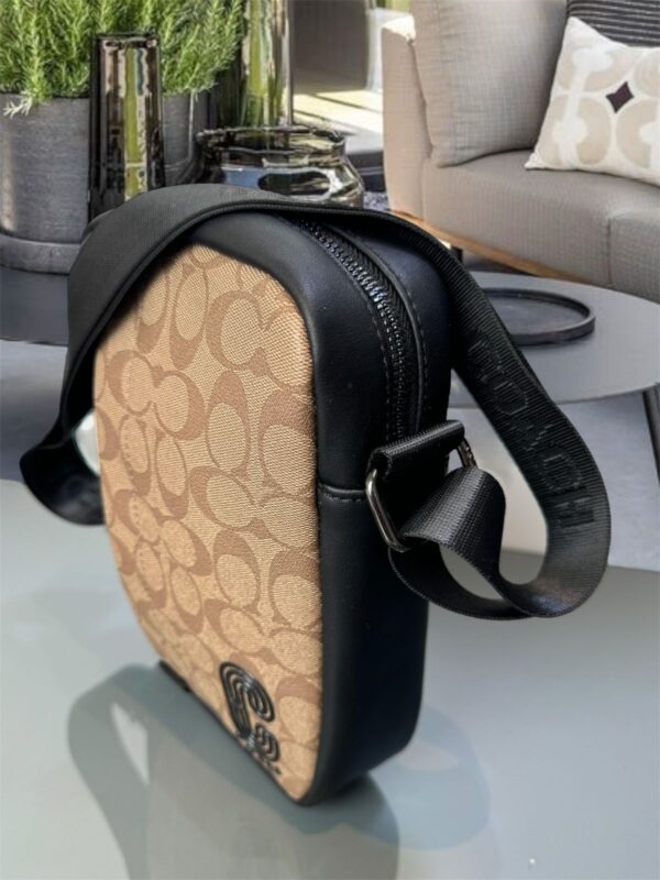 Morral COACH