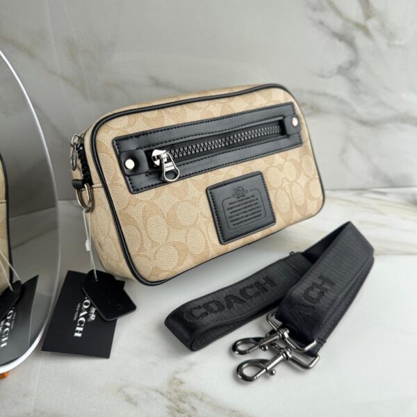 Morral COACH