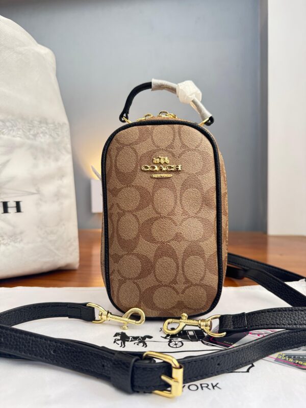 Morral COACH