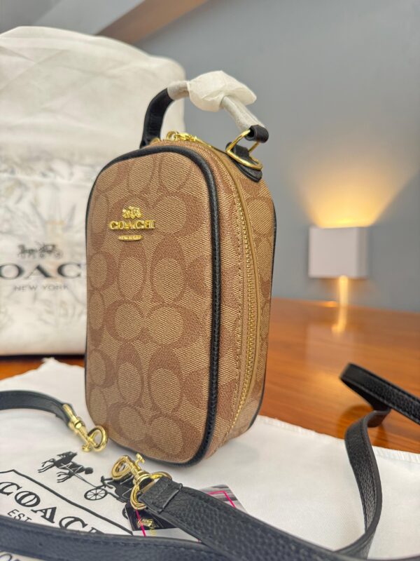 Morral COACH