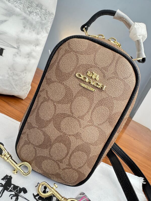 Morral COACH