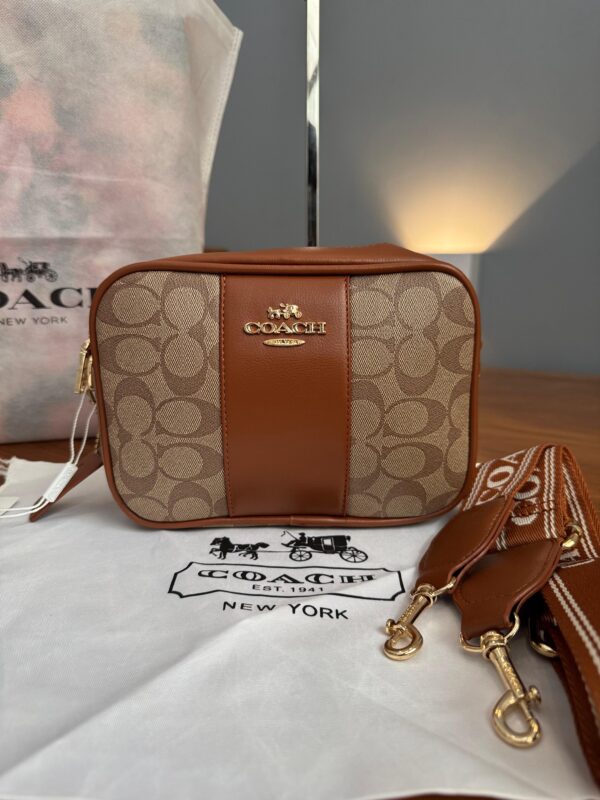 Morral COACH