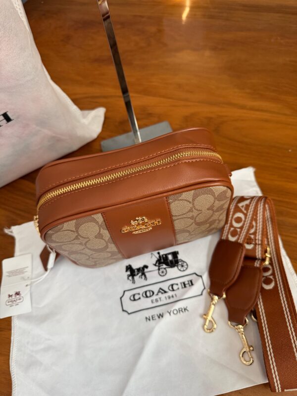 Morral COACH