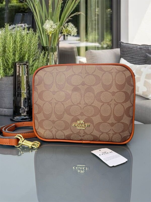 Morral COACH