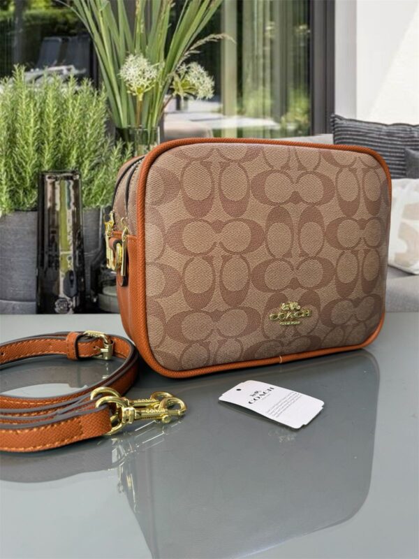 Morral COACH