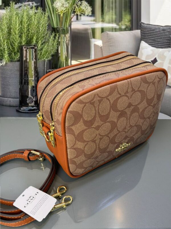 Morral COACH