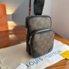 PECHERA FRONT BAG MONOGRAM MARRON