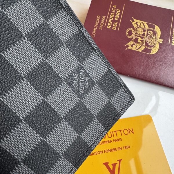 Porta Pasaporte Louis Vuitton