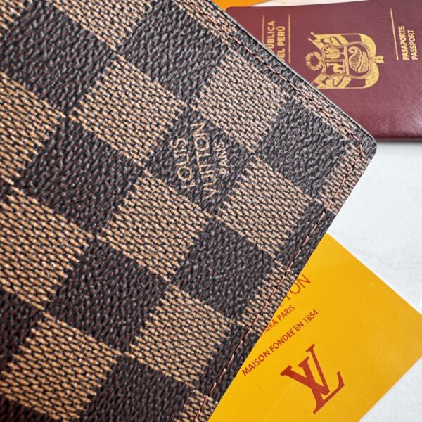 Porta Pasaporte Louis Vuitton
