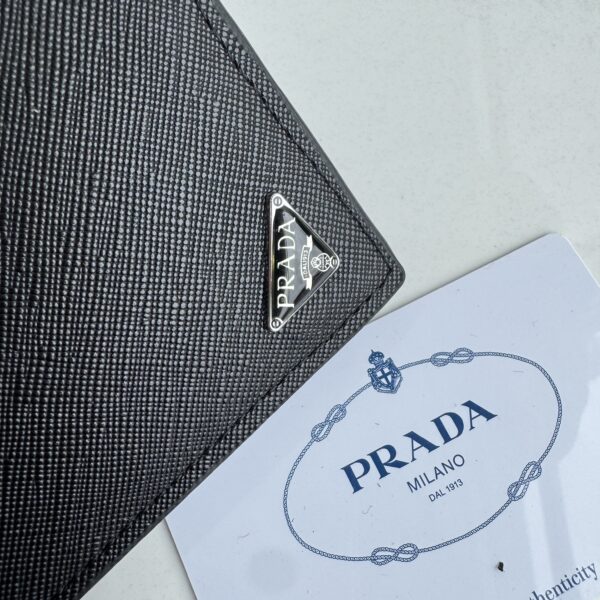 Porta Pasaporte Prada