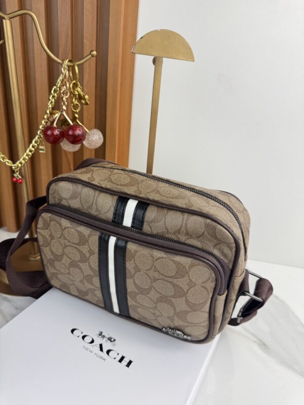 Morral COACH