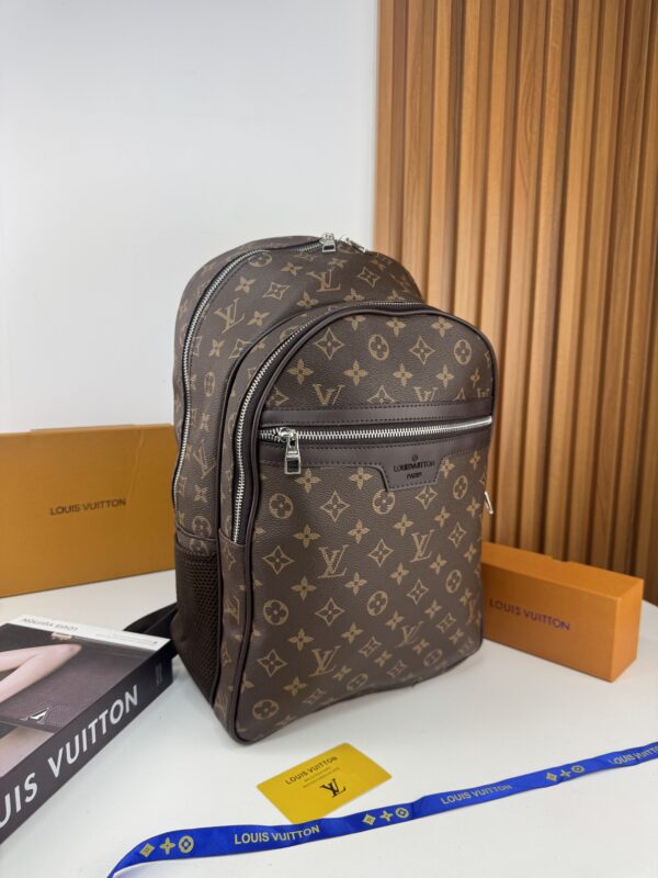 MOCHILA MICHAEL  MONOGRAM MARRÓN