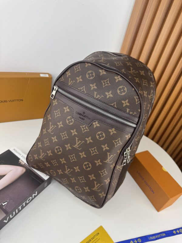 MOCHILA MICHAEL  MONOGRAM MARRÓN