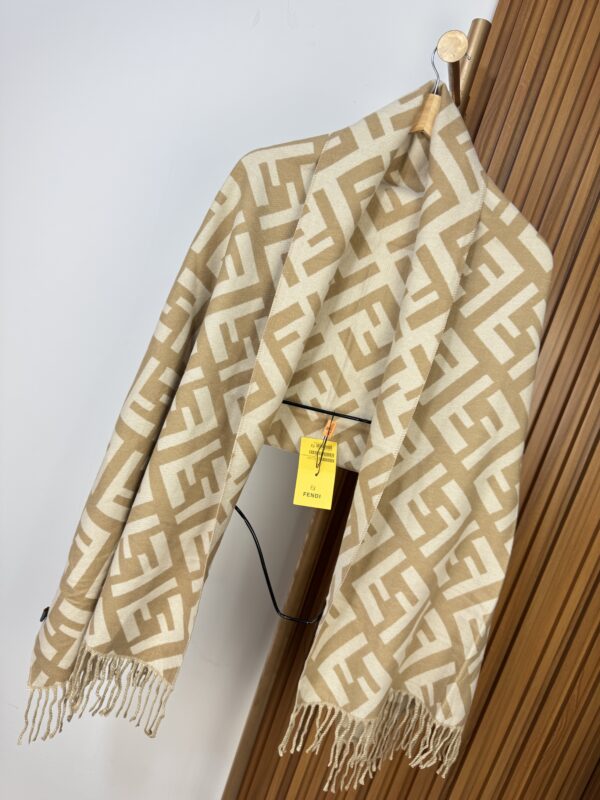 PASHMINA FENDI