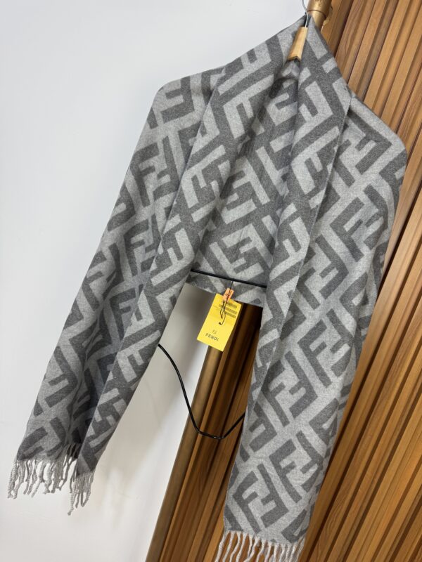 PASHMINA FENDI