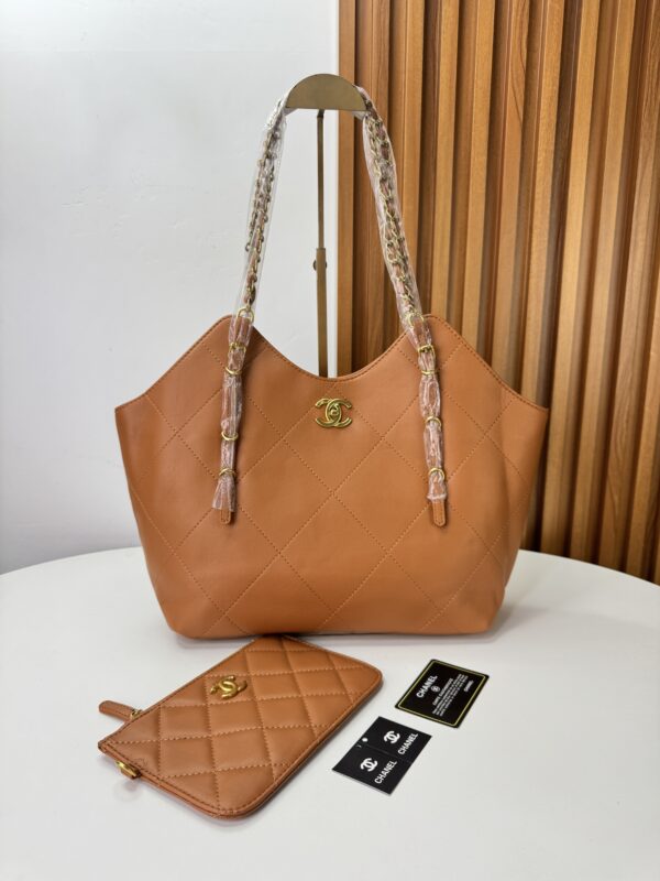 CHANEL 25S MAXI TOTE CAMELL (1) CHANEL 25S MAXI TOTE CAMELL