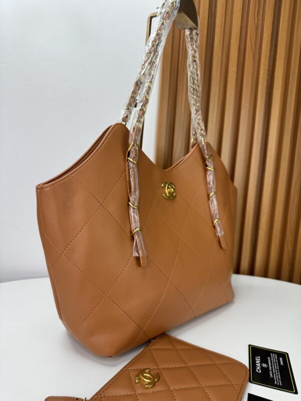 CHANEL 25S MAXI TOTE CAMELL (2) CHANEL 25S MAXI TOTE CAMELL