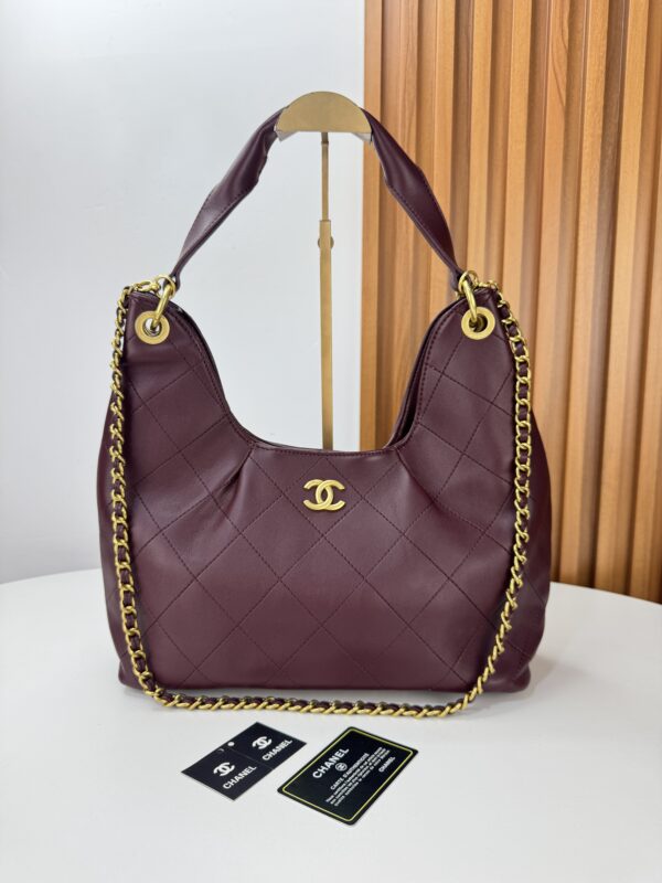 CHANEL MAXI HOBO VINO