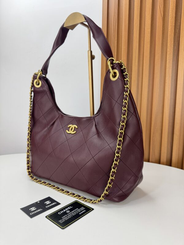 CHANEL MAXI HOBO VINO