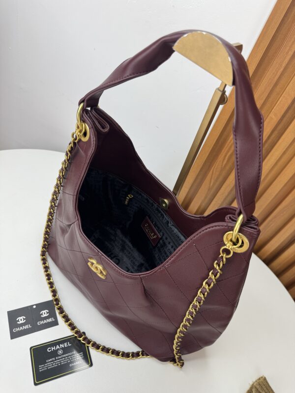 CHANEL MAXI HOBO VINO