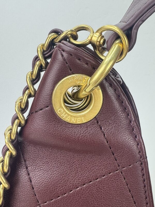 CHANEL MAXI HOBO VINO