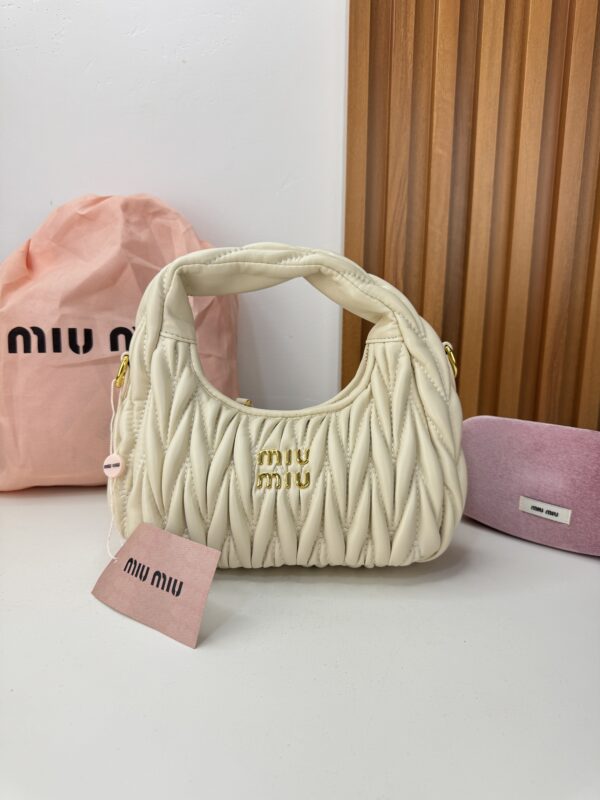HOBO WANDER DE NAPA MATELASSÉ BEIGE (1) HOBO WANDER DE NAPA MATELASSÉ BEIGE